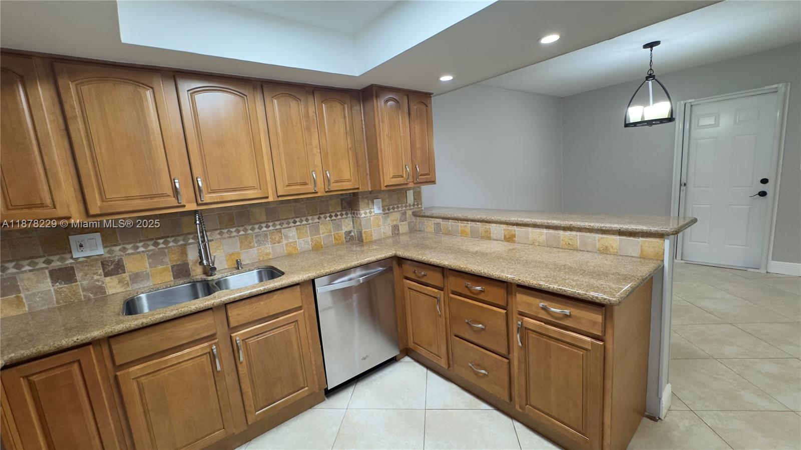 COLONIES CONDO - Residential