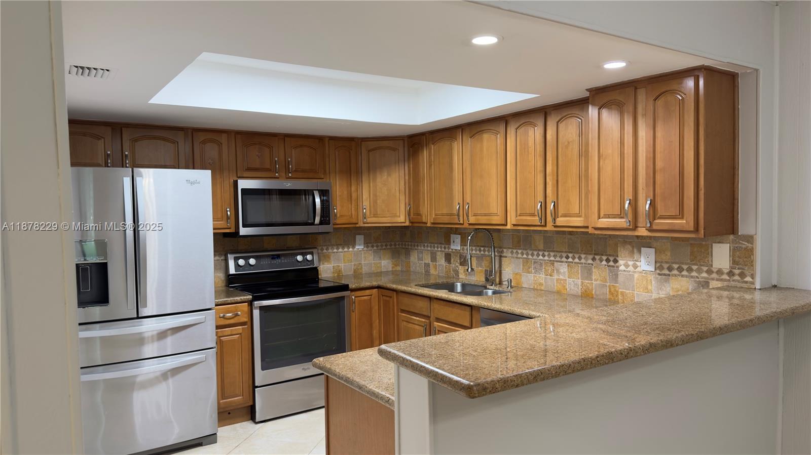 COLONIES CONDO - Residential