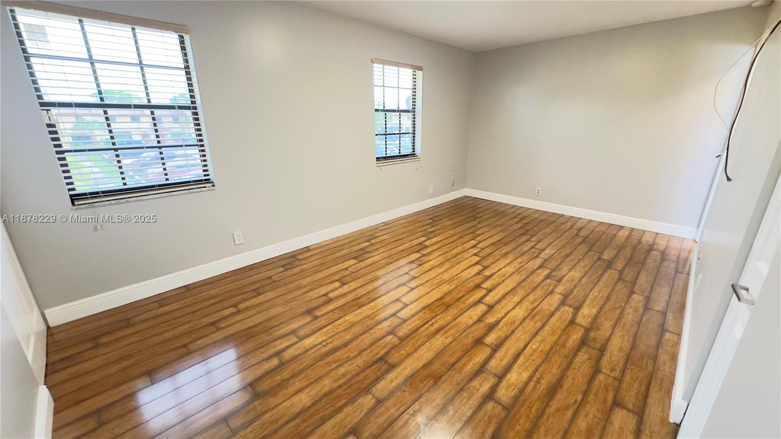 COLONIES CONDO - Residential