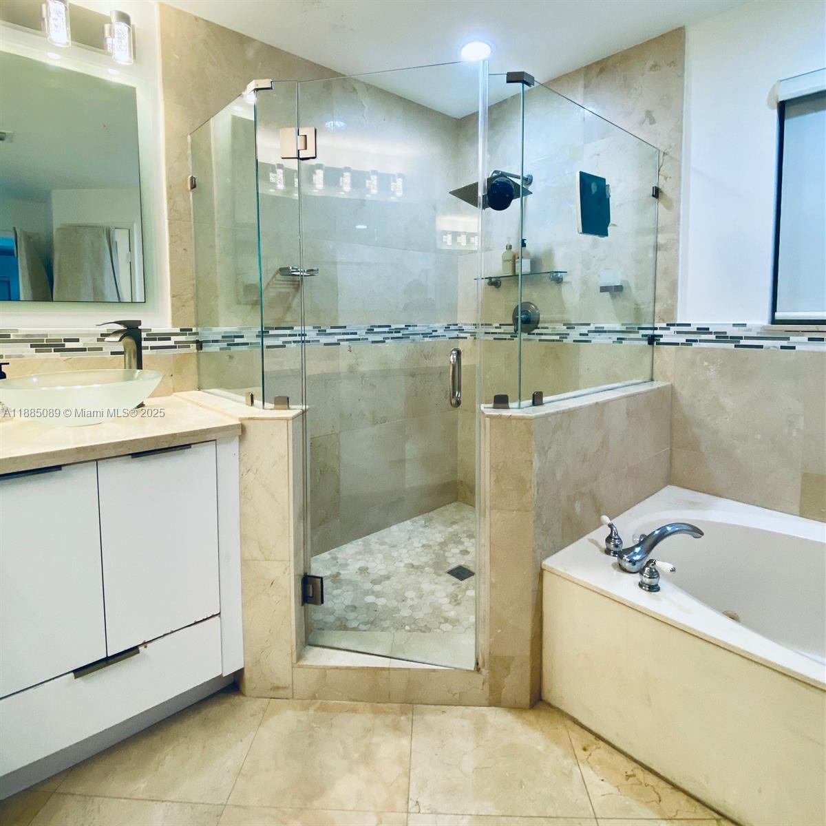 DORAL ISLES RIVIERA - Residential