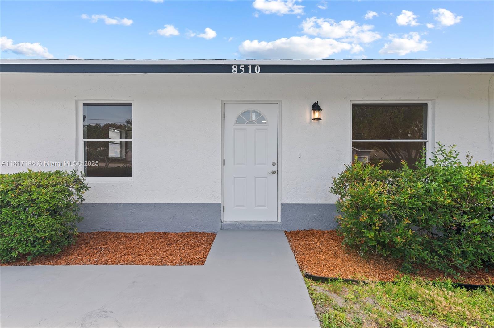 Property for Sale at 8510 Se Citrus Way, Hobe Sound, Martin County, Florida - Bedrooms: 3 
Bathrooms: 2  - $359,000