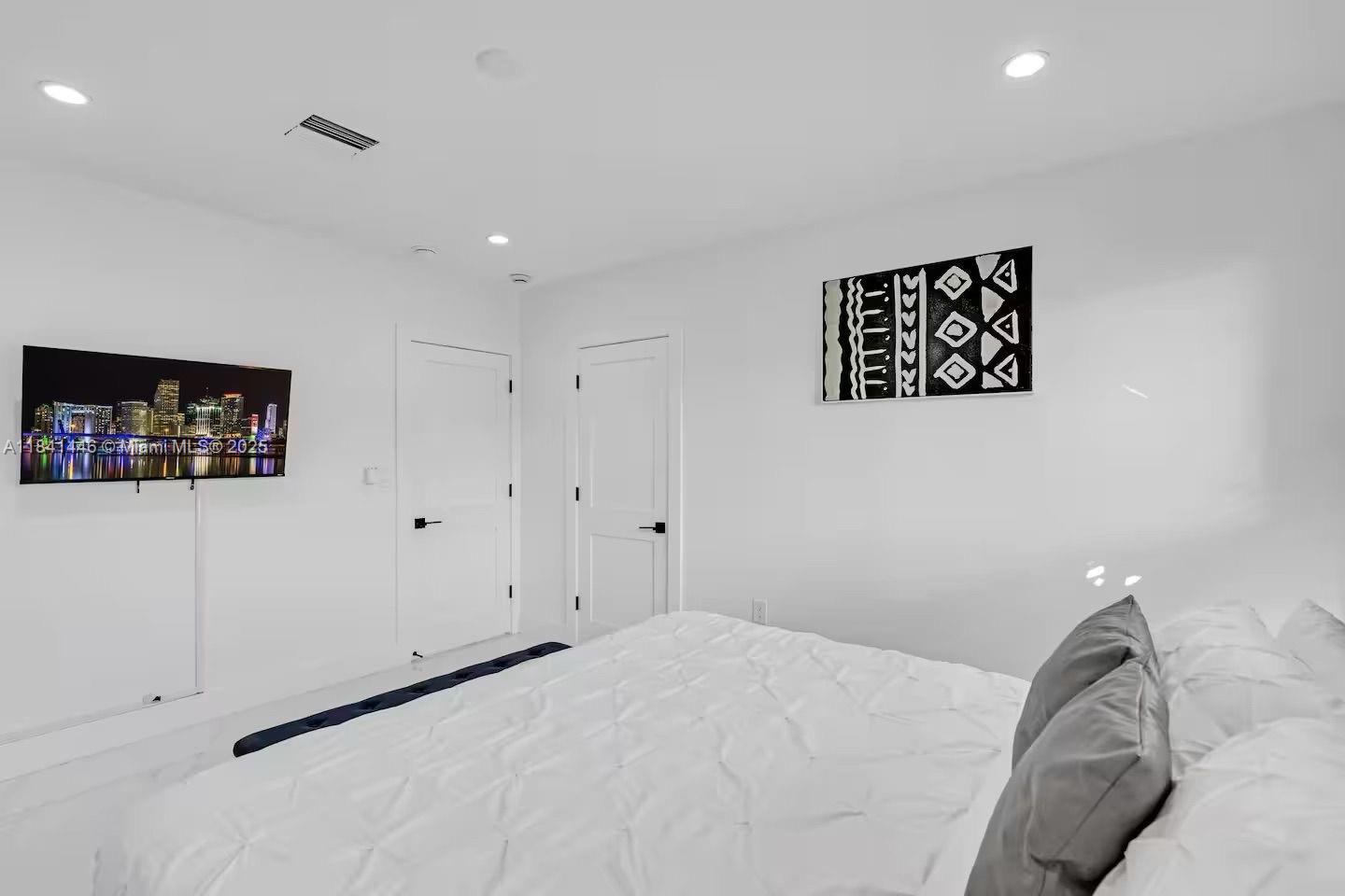 HIGHLAND MANOR SEC 2 - Residential Lease