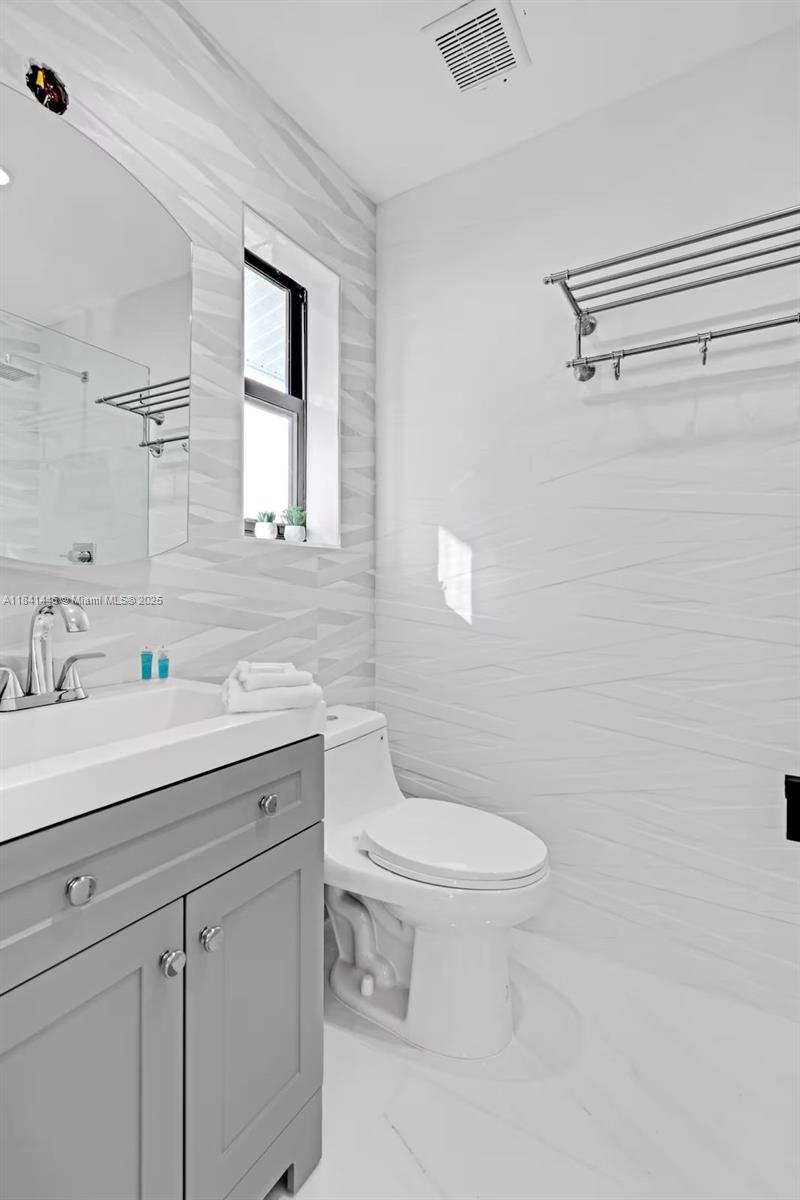 HIGHLAND MANOR SEC 2 - Residential Lease