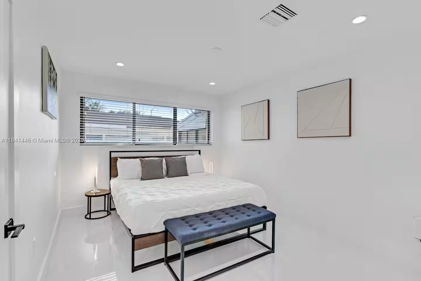 HIGHLAND MANOR SEC 2 - Residential Lease