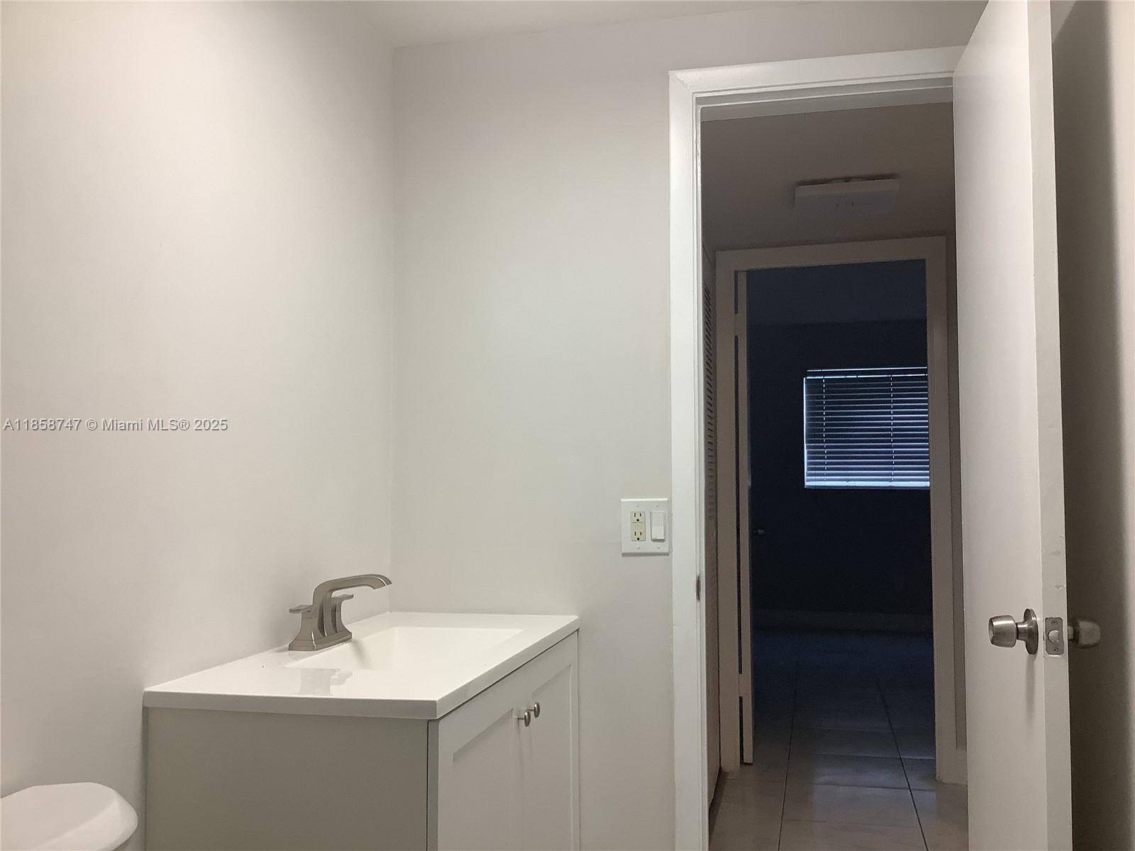 EMERALD CONDO - Residential