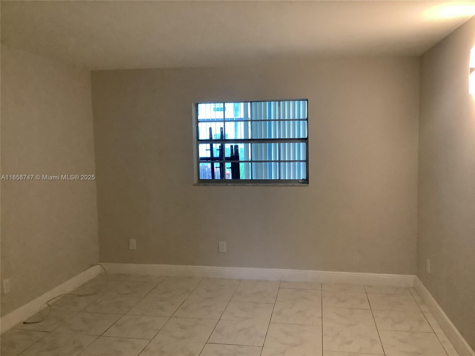 EMERALD CONDO - Residential