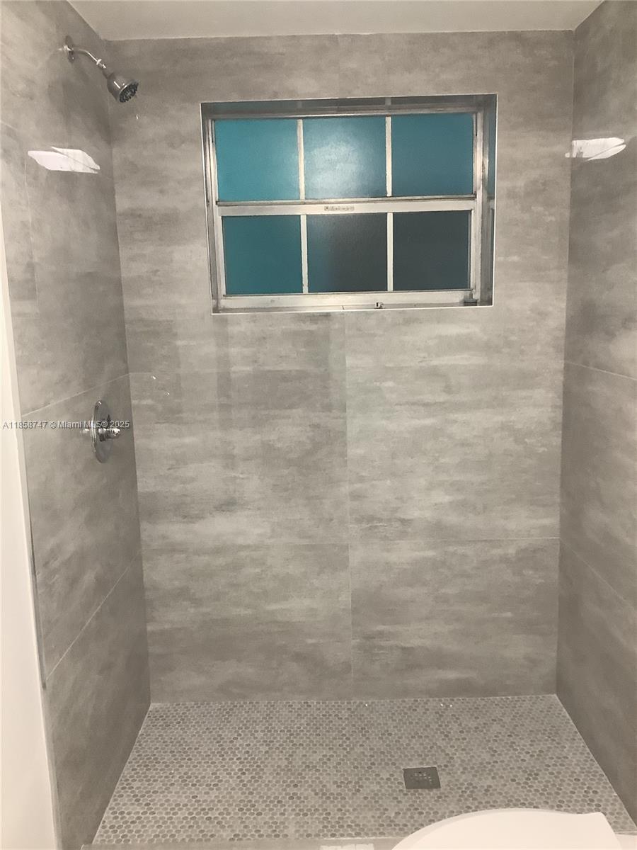 EMERALD CONDO - Residential