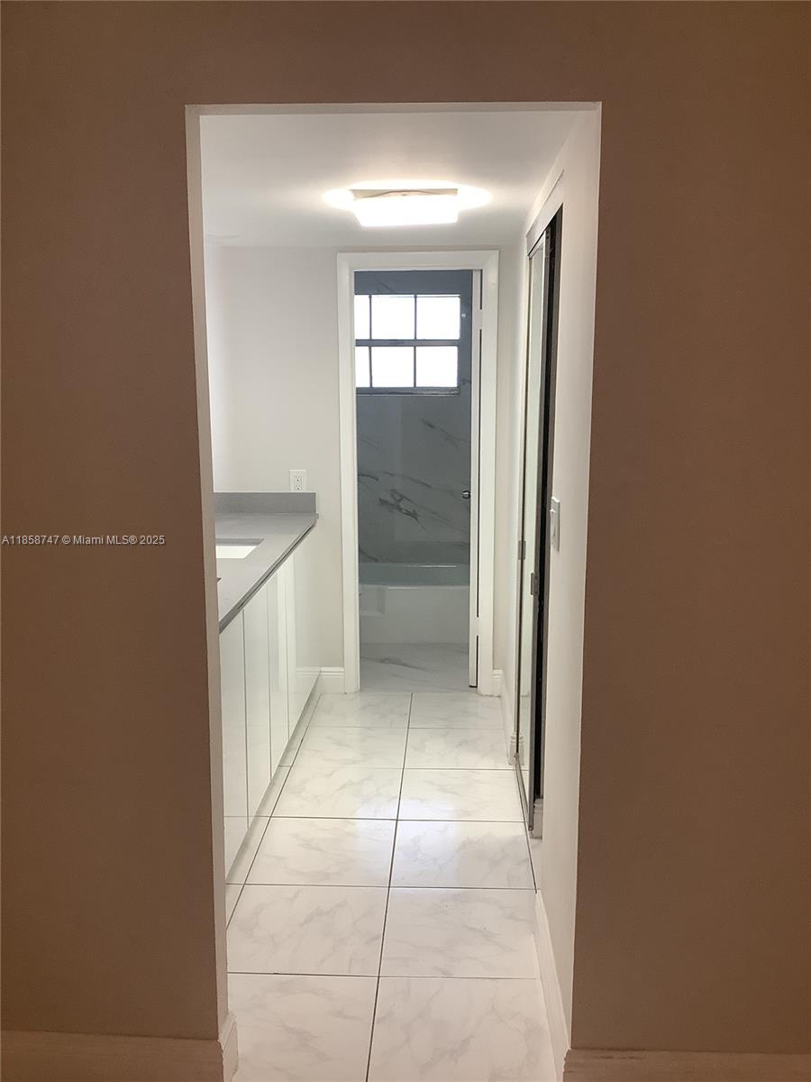 EMERALD CONDO - Residential