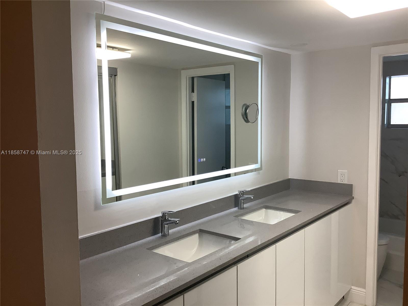 EMERALD CONDO - Residential