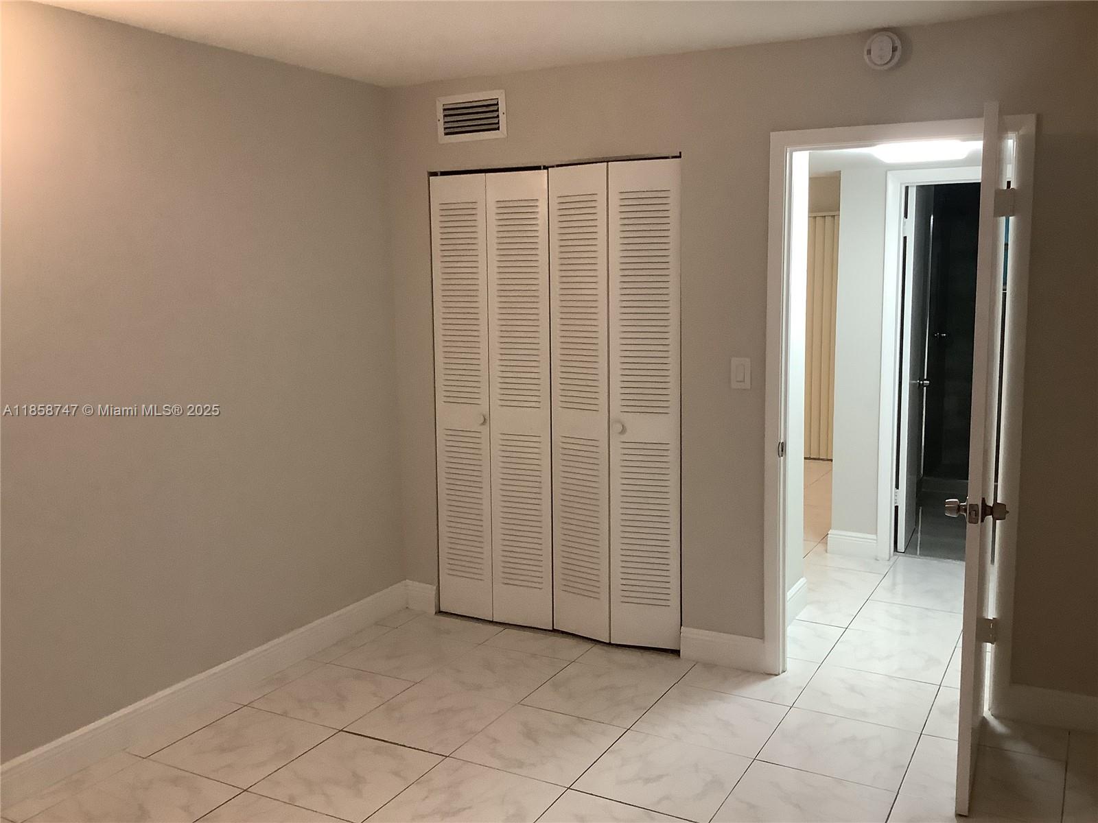 EMERALD CONDO - Residential