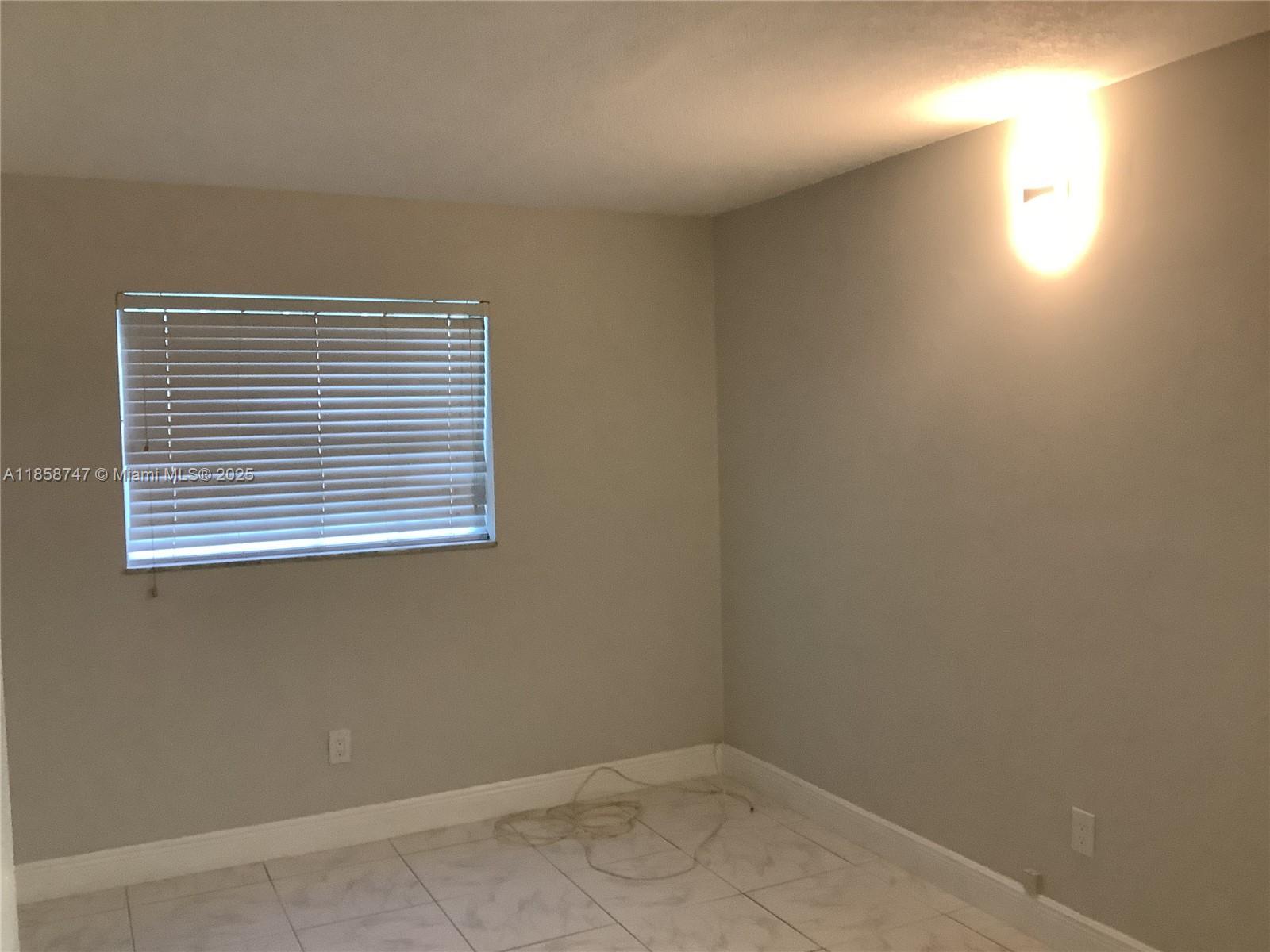 EMERALD CONDO - Residential