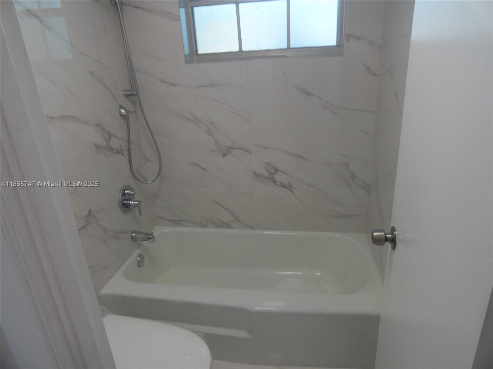 EMERALD CONDO - Residential