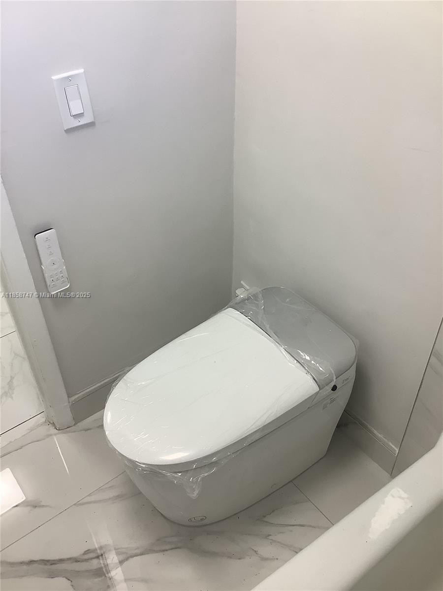 EMERALD CONDO - Residential