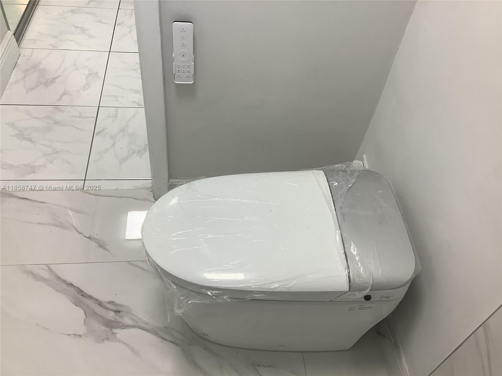 EMERALD CONDO - Residential