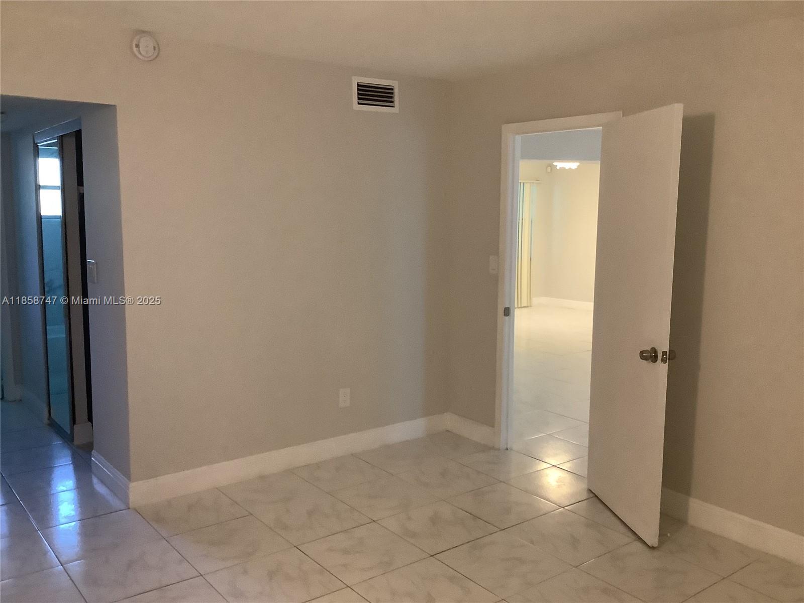 EMERALD CONDO - Residential