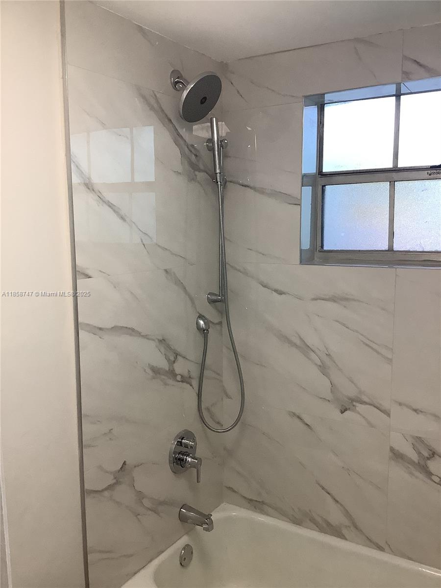 EMERALD CONDO - Residential