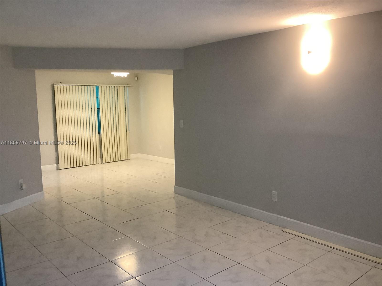 EMERALD CONDO - Residential