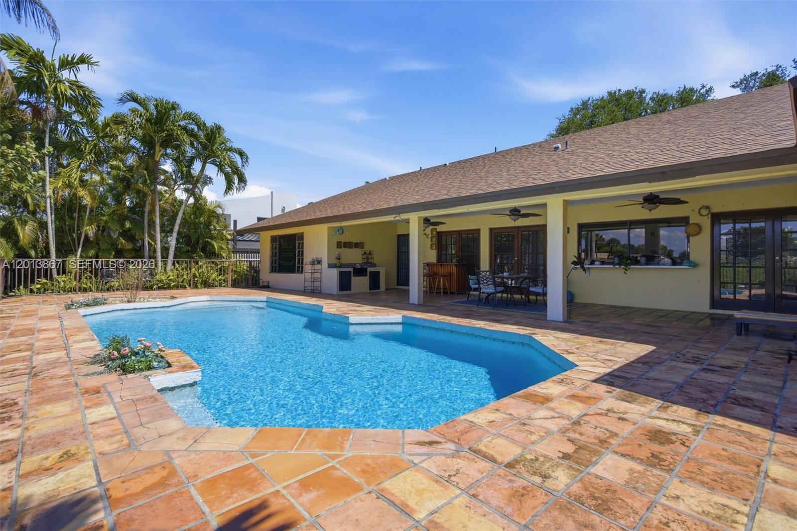 COUNTRY CLUB OF MIAMI EST - Residential