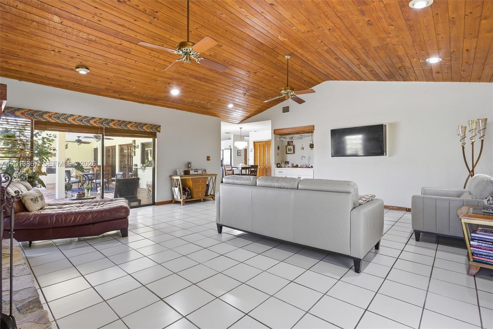 COUNTRY CLUB OF MIAMI EST - Residential