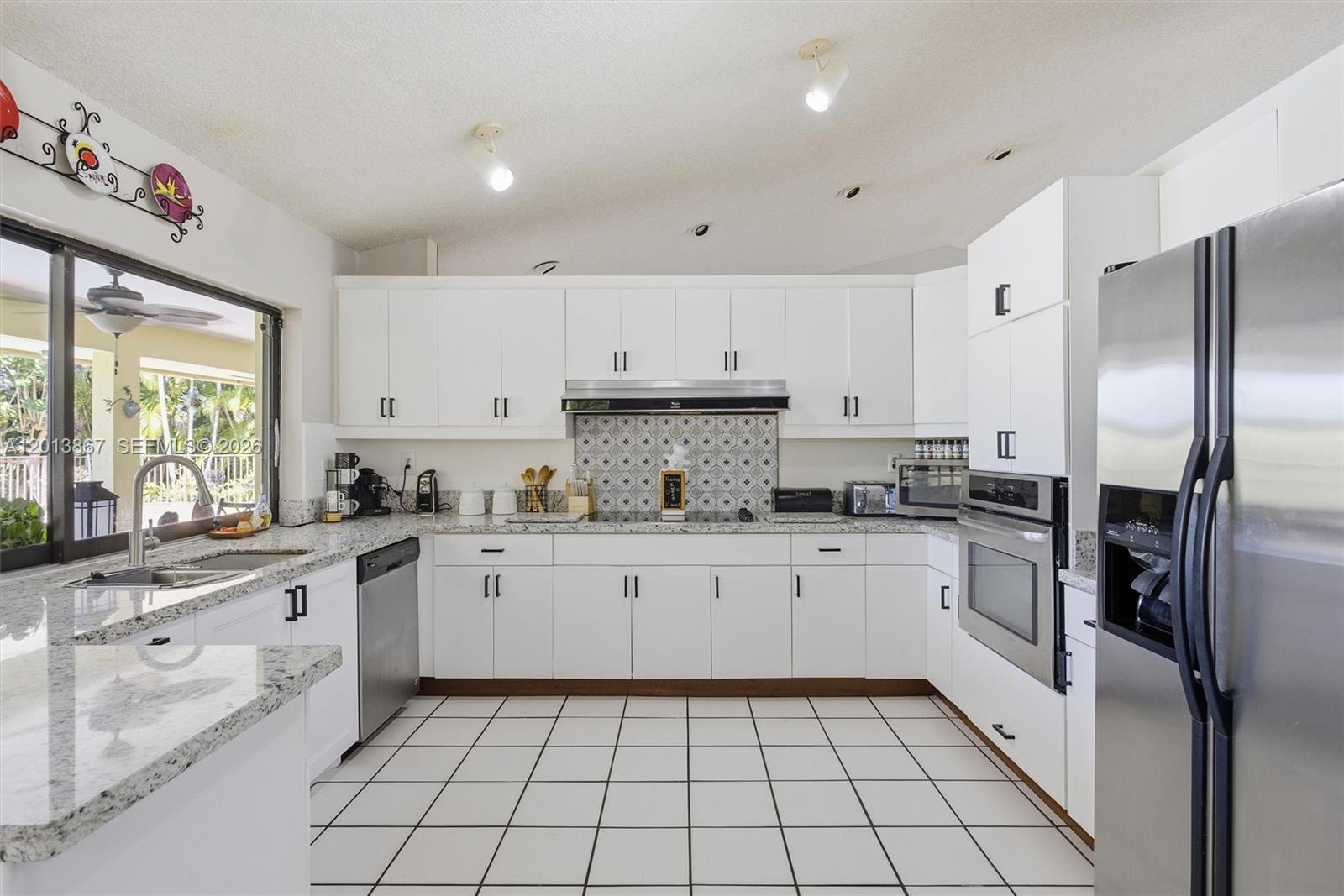 COUNTRY CLUB OF MIAMI EST - Residential