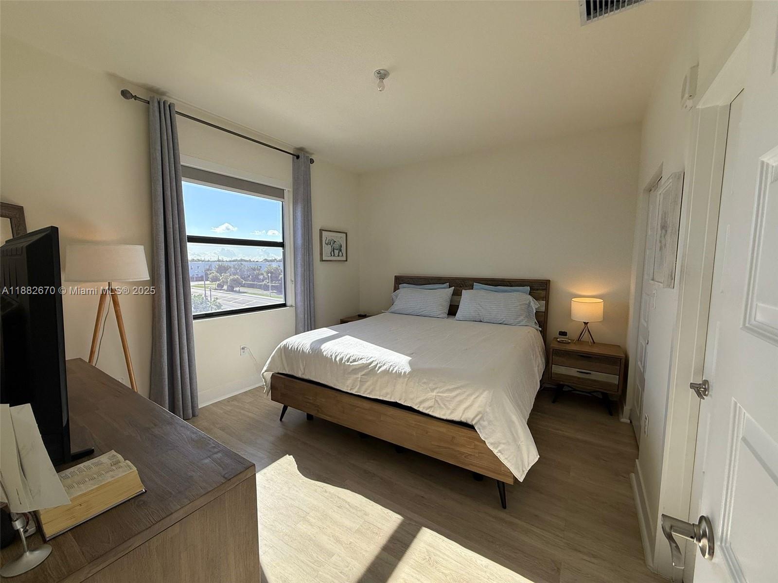APEX AT PARK CENTRAL COND - Residential Lease