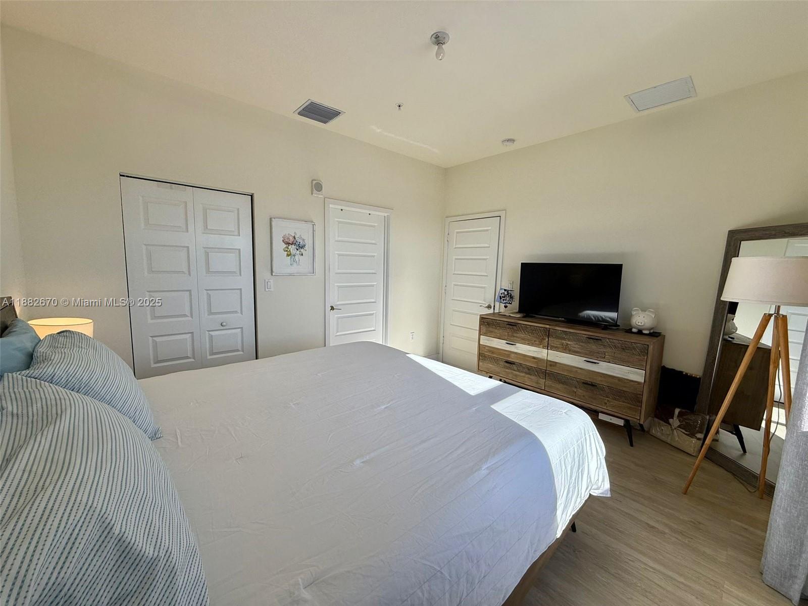APEX AT PARK CENTRAL COND - Residential Lease
