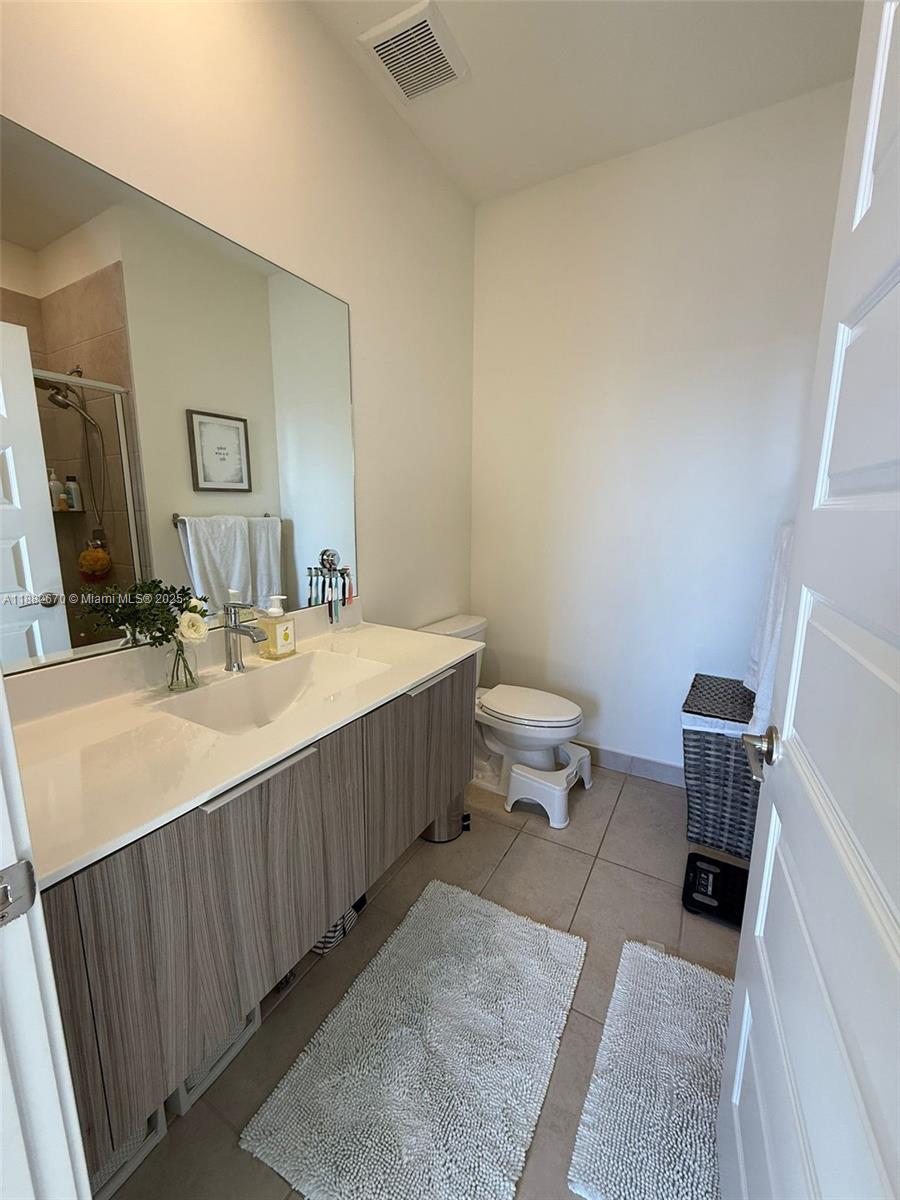 APEX AT PARK CENTRAL COND - Residential Lease