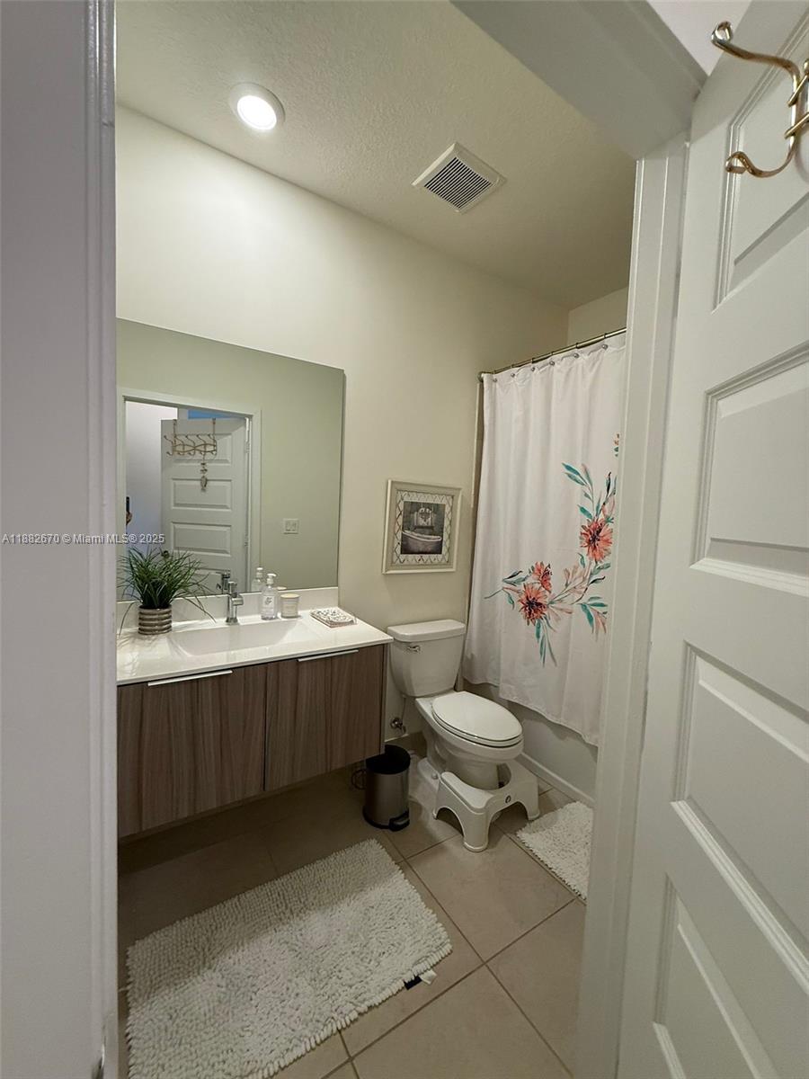 APEX AT PARK CENTRAL COND - Residential Lease