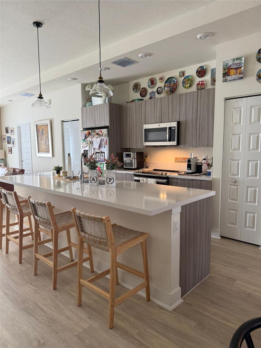 APEX AT PARK CENTRAL COND - Residential Lease