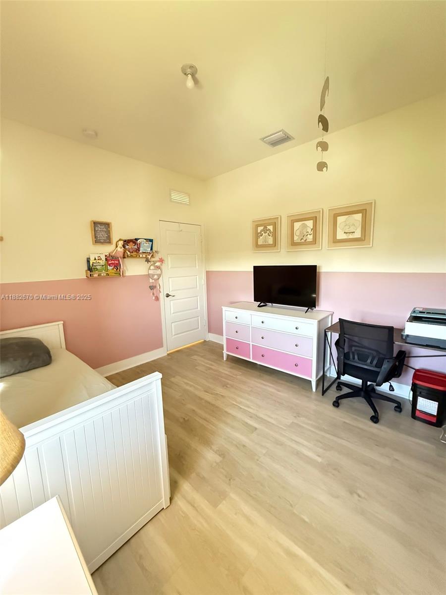 APEX AT PARK CENTRAL COND - Residential Lease