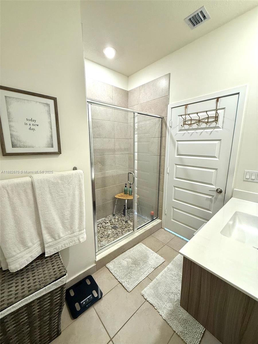 APEX AT PARK CENTRAL COND - Residential Lease