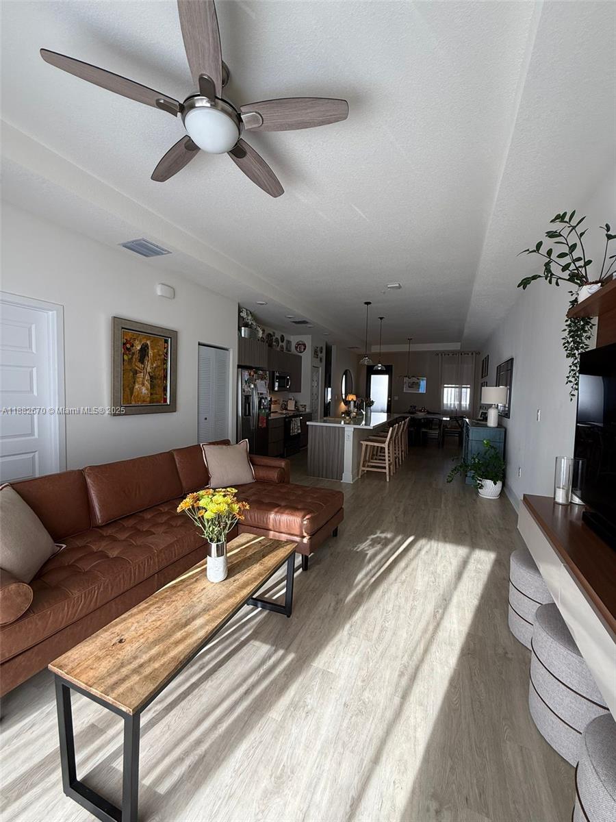 APEX AT PARK CENTRAL COND - Residential Lease