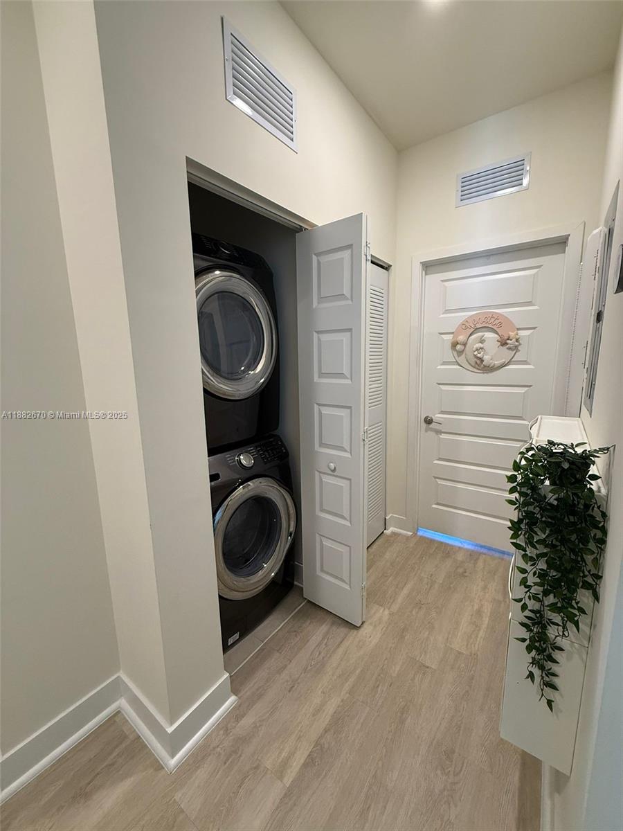 APEX AT PARK CENTRAL COND - Residential Lease