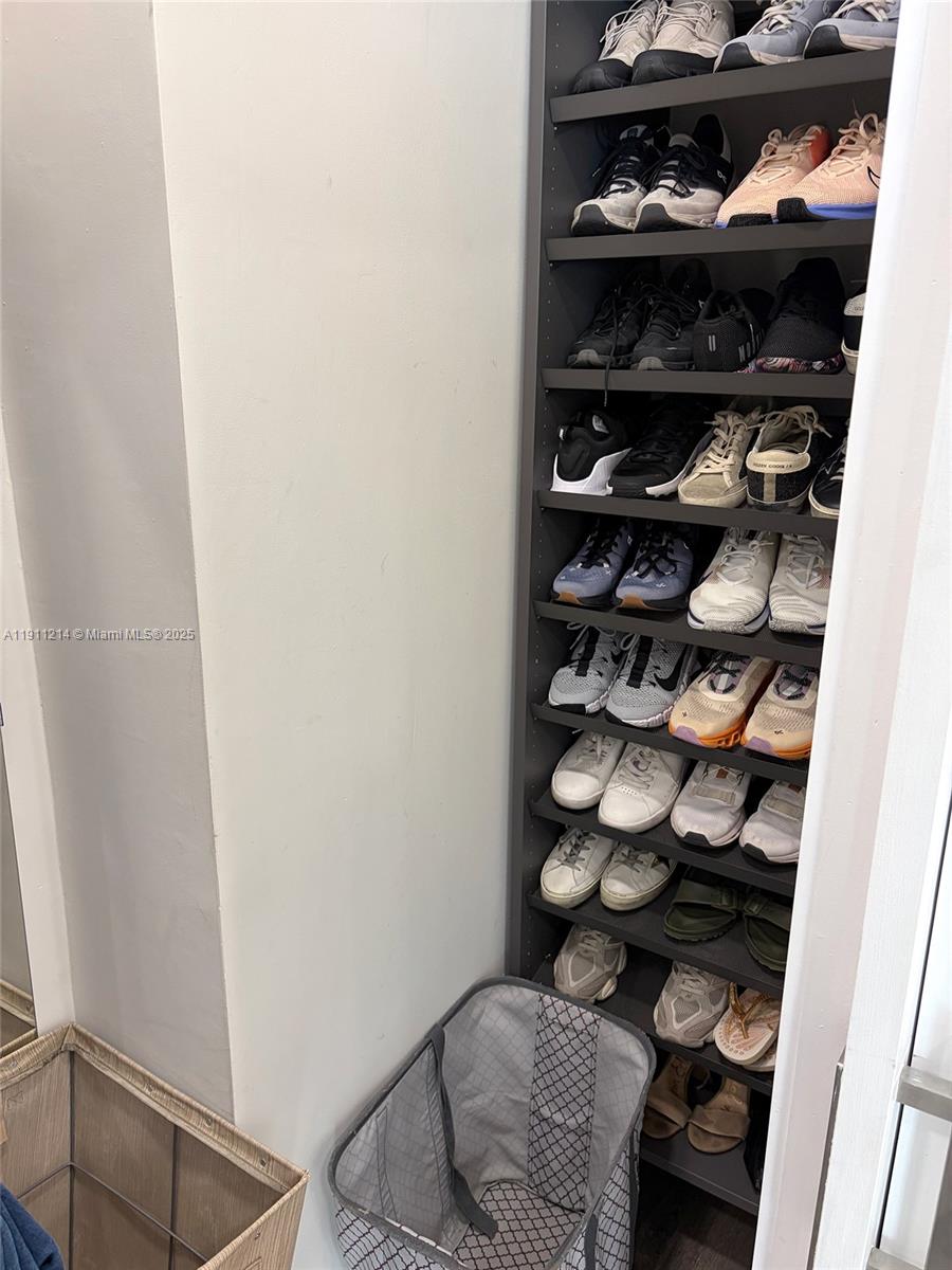 BEACH CLUB VILLAS CONDO - Residential Lease