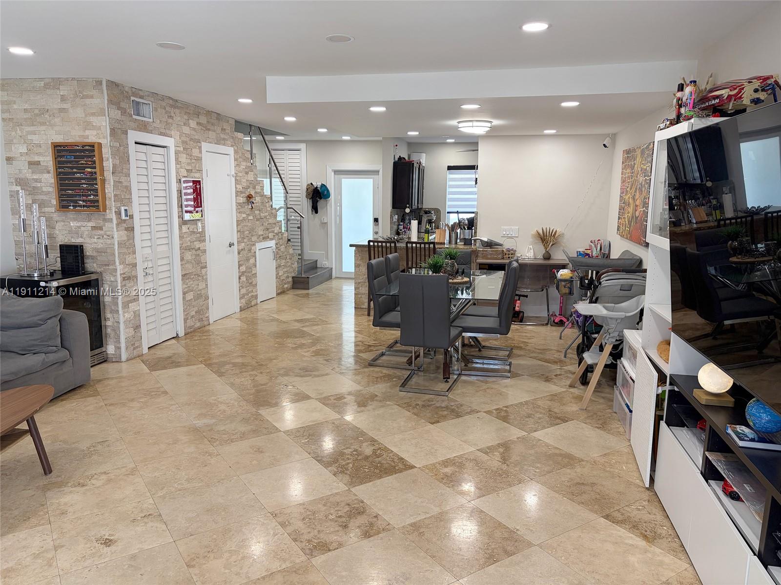 BEACH CLUB VILLAS CONDO - Residential Lease