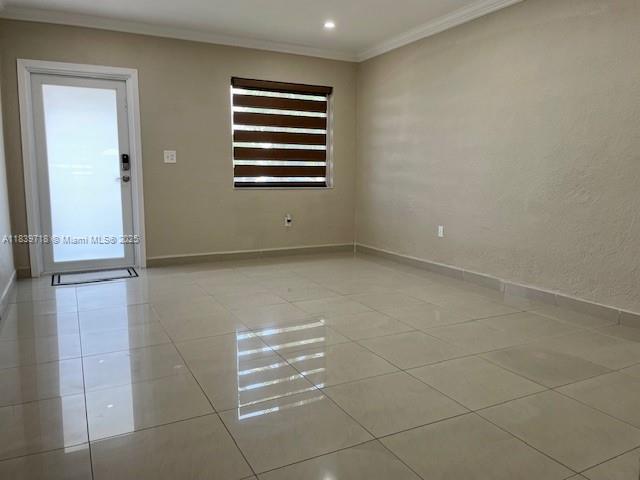 330 W 40th Pl