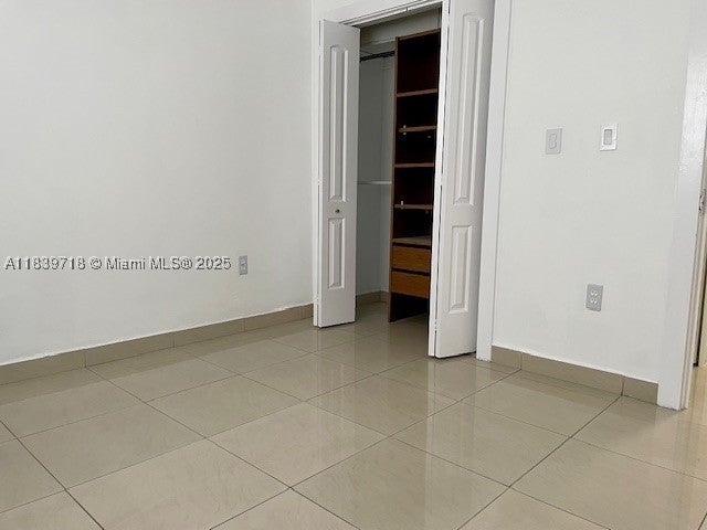330 W 40th Pl