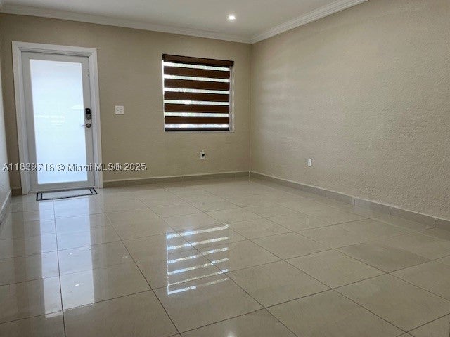 330 W 40th Pl
