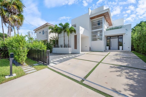 Photo of 9181 Carlyle Ave, Surfside, FL 33154 (MLS # A12107796)
