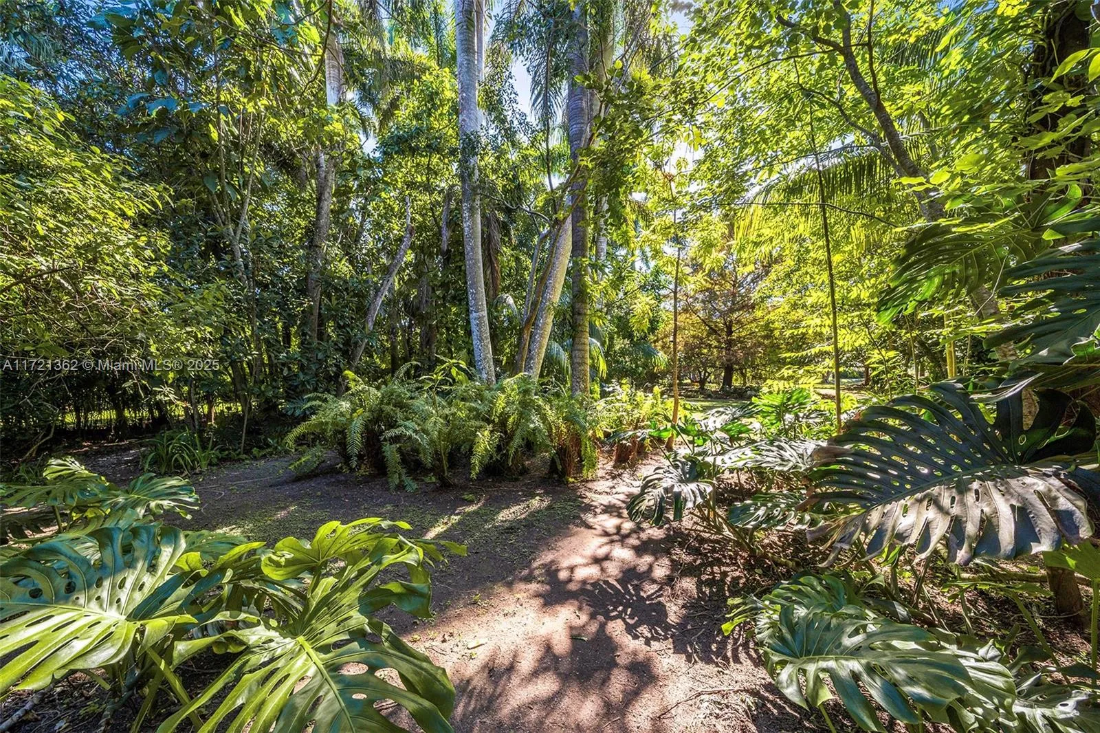 Miami, Florida 33143, United States, 3 Bedrooms Bedrooms, ,2 BathroomsBathrooms,Residential,Pending,19411