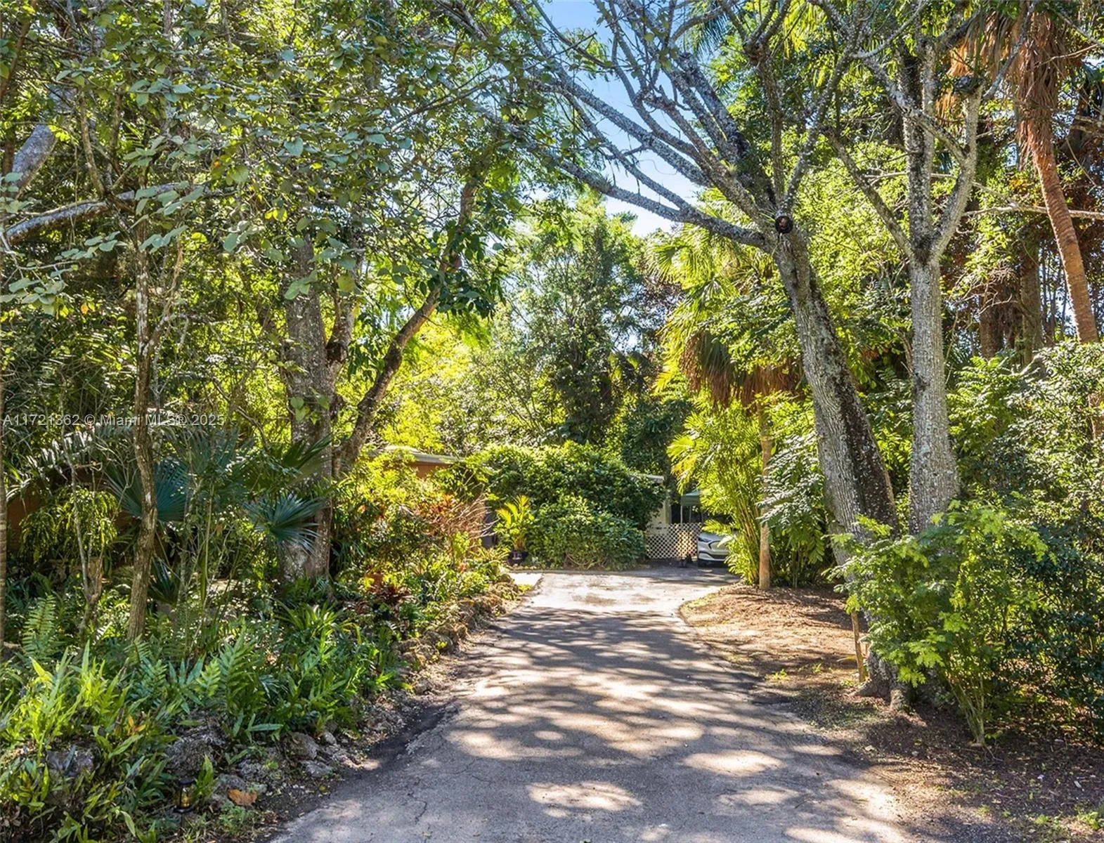 Miami, Florida 33143, United States, 3 Bedrooms Bedrooms, ,2 BathroomsBathrooms,Residential,Pending,19411