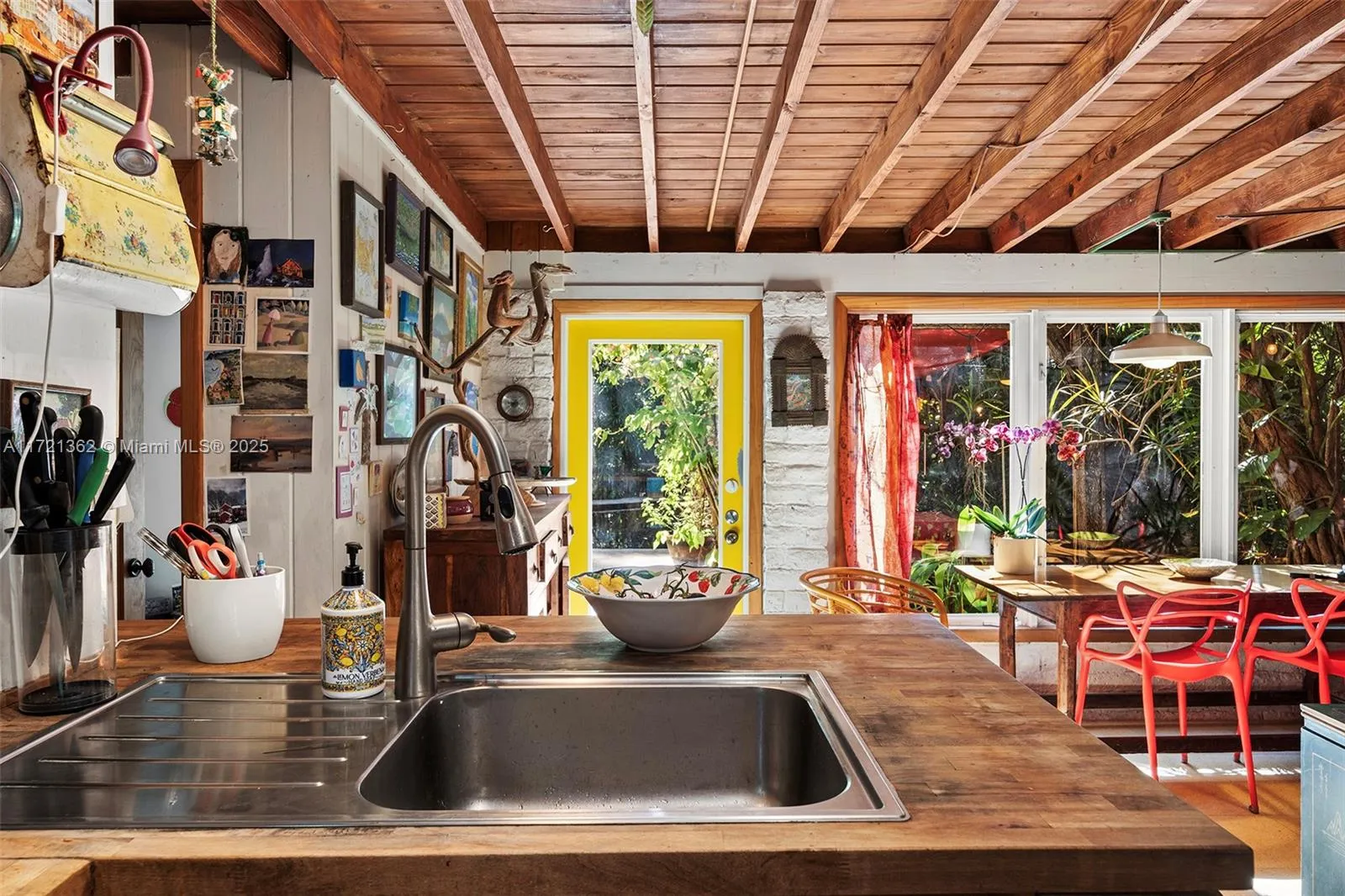 Miami, Florida 33143, United States, 3 Bedrooms Bedrooms, ,2 BathroomsBathrooms,Residential,Pending,19411