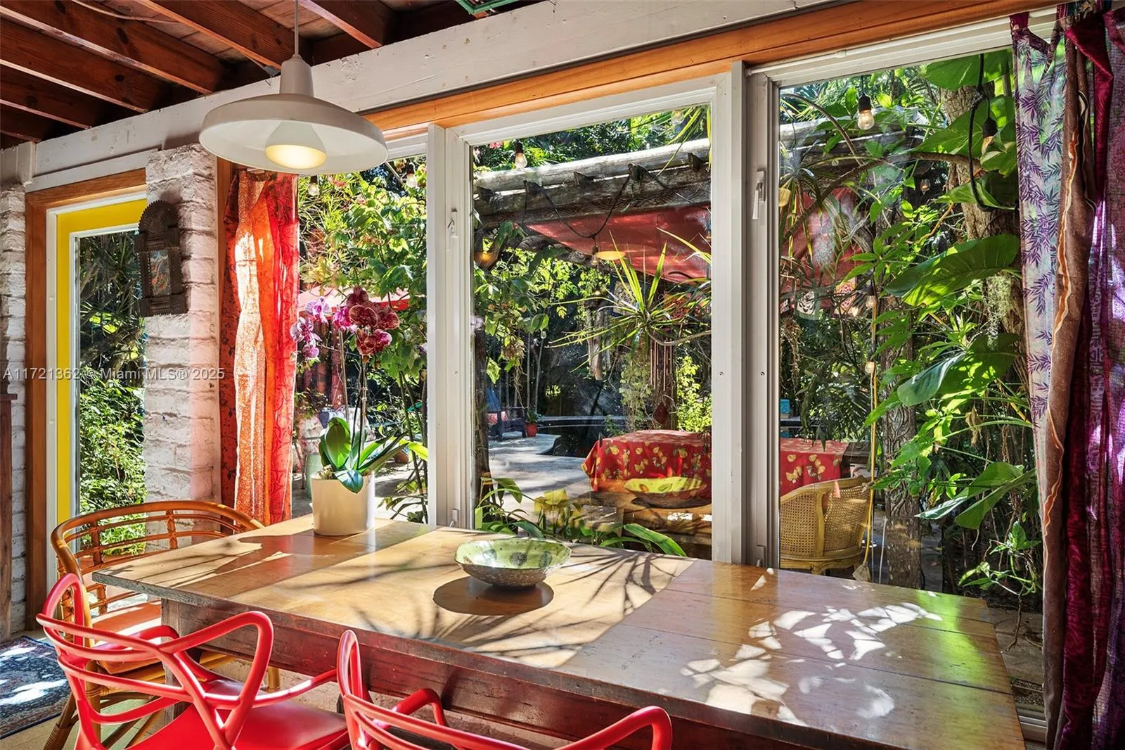 Miami, Florida 33143, United States, 3 Bedrooms Bedrooms, ,2 BathroomsBathrooms,Residential,Pending,19411