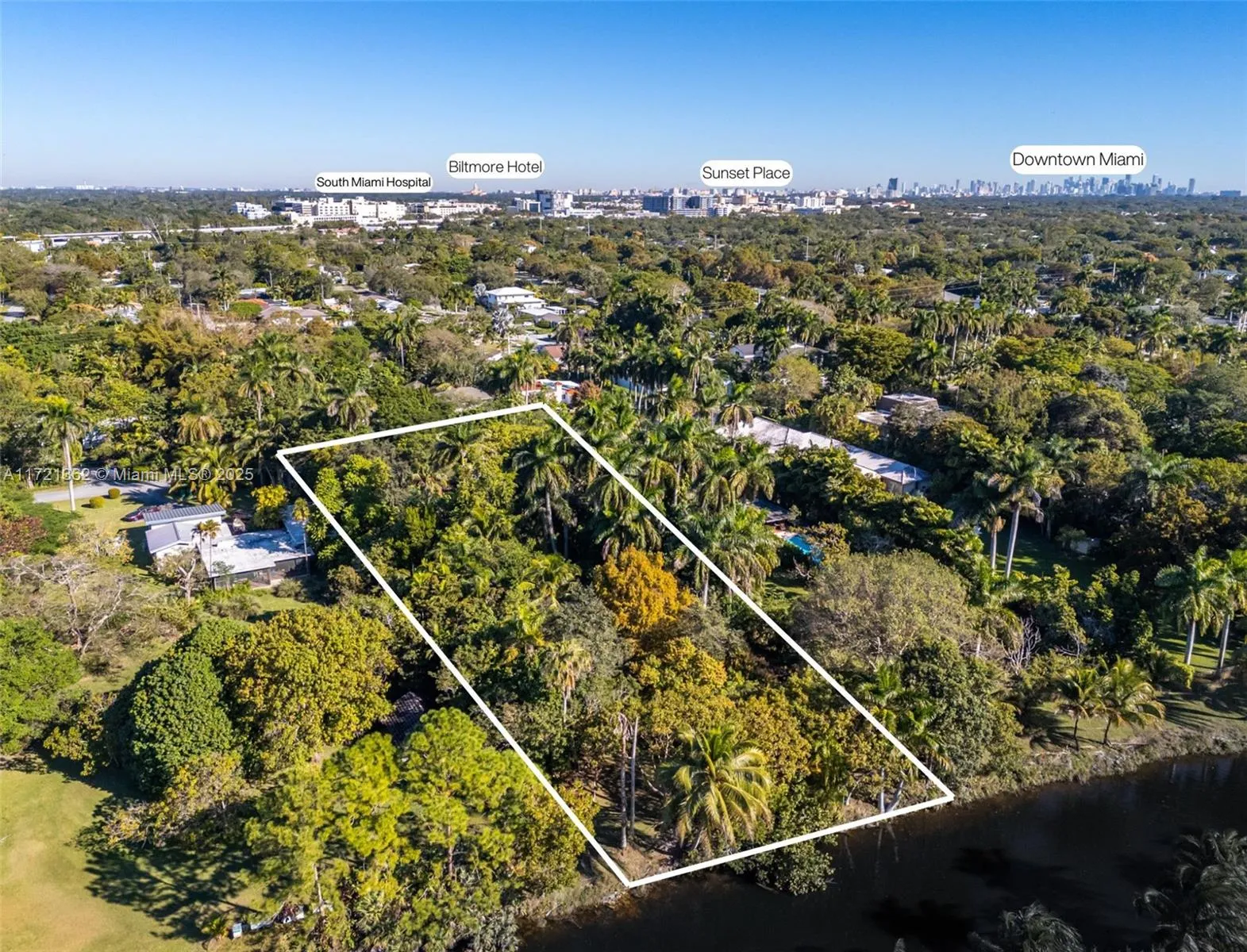 Miami, Florida 33143, United States, 3 Bedrooms Bedrooms, ,2 BathroomsBathrooms,Residential,Pending,19411