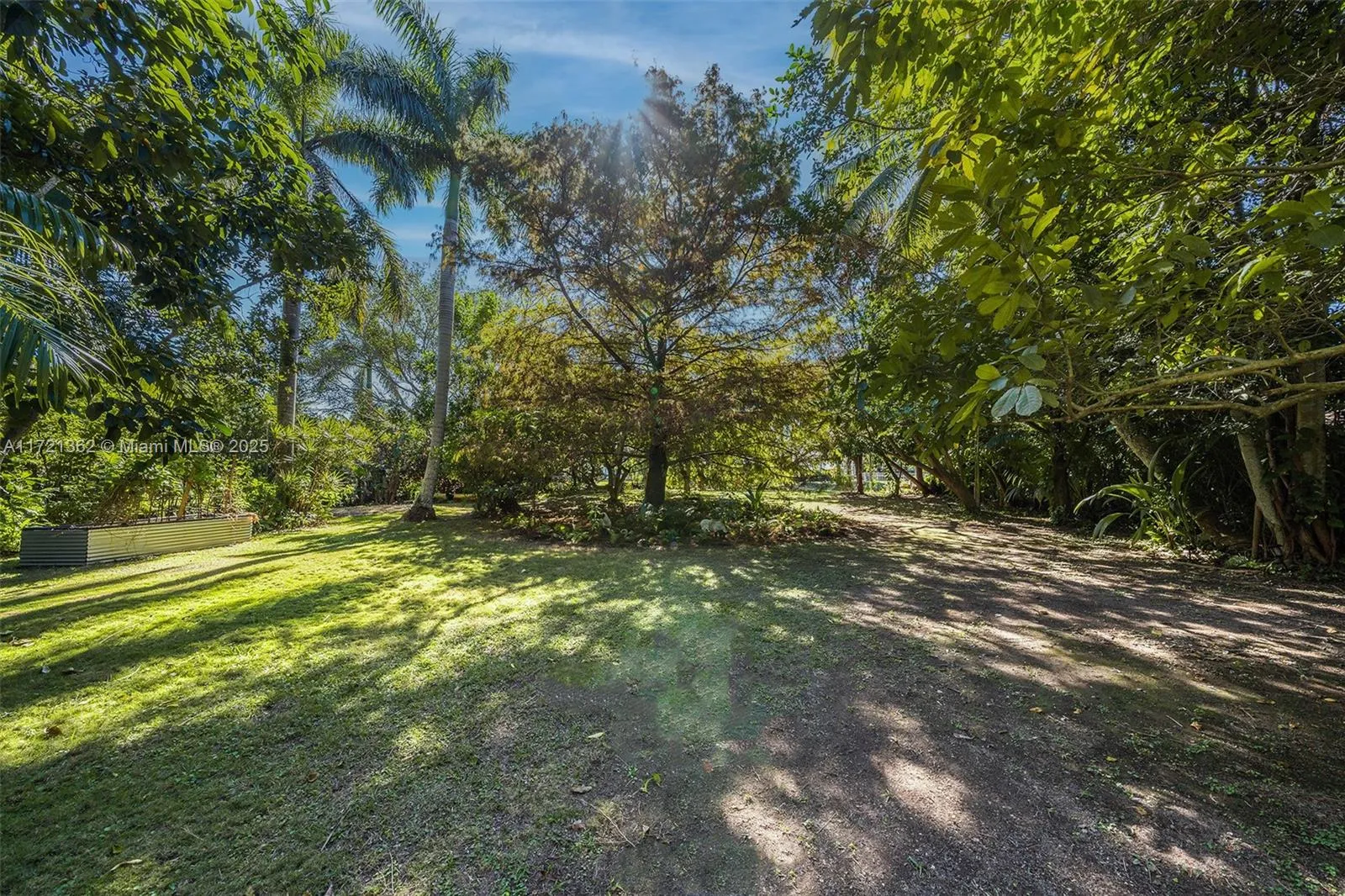 Miami, Florida 33143, United States, 3 Bedrooms Bedrooms, ,2 BathroomsBathrooms,Residential,Pending,19411