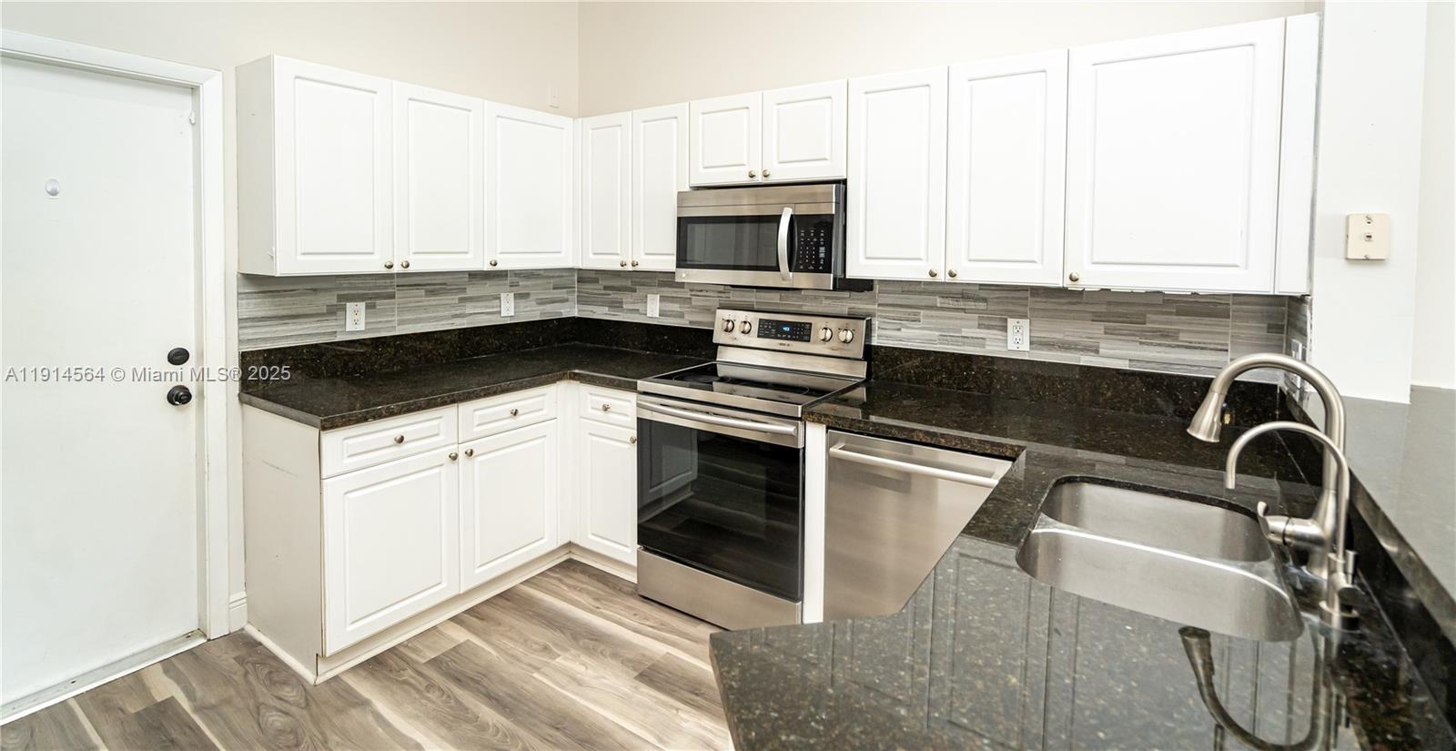 SECTORS 3 & 4 BOUNDARY PL - Residential Lease