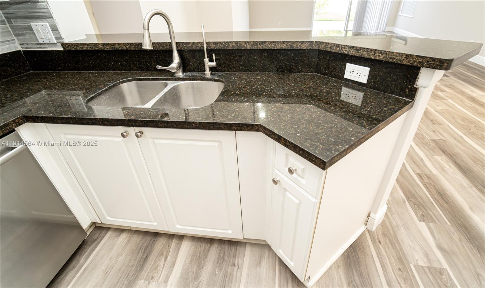 SECTORS 3 & 4 BOUNDARY PL - Residential Lease