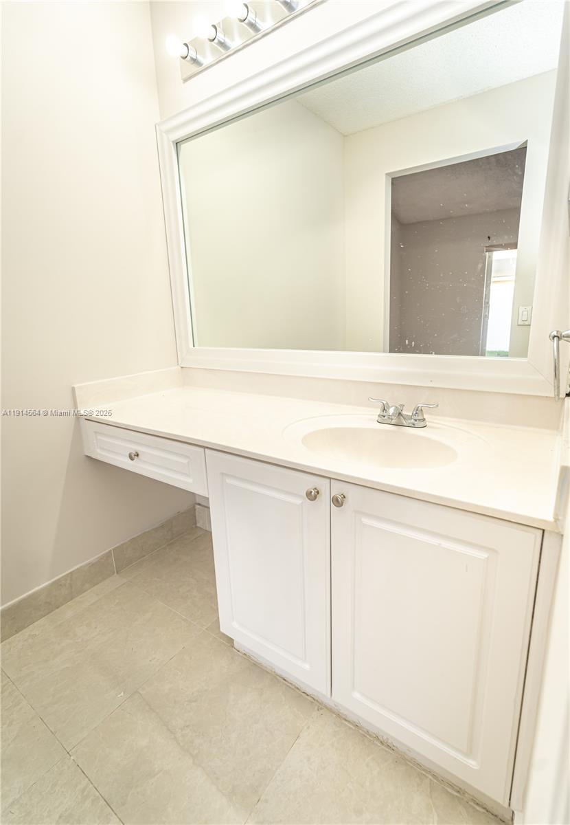 SECTORS 3 & 4 BOUNDARY PL - Residential Lease