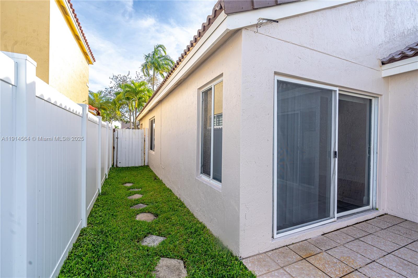 SECTORS 3 & 4 BOUNDARY PL - Residential Lease