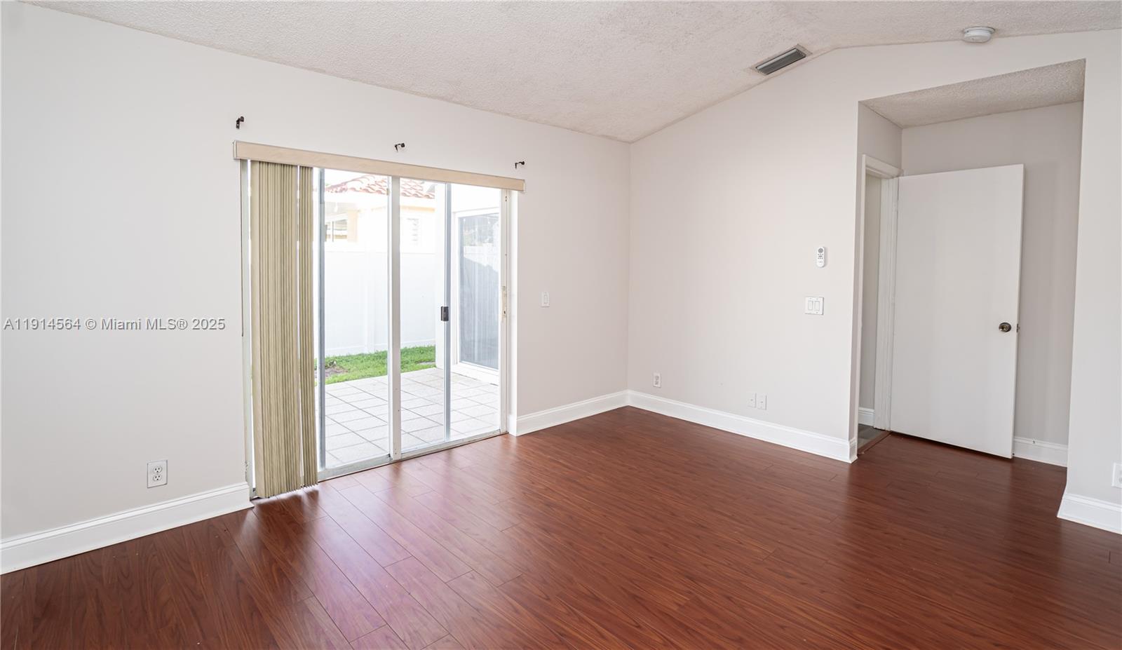 SECTORS 3 & 4 BOUNDARY PL - Residential Lease